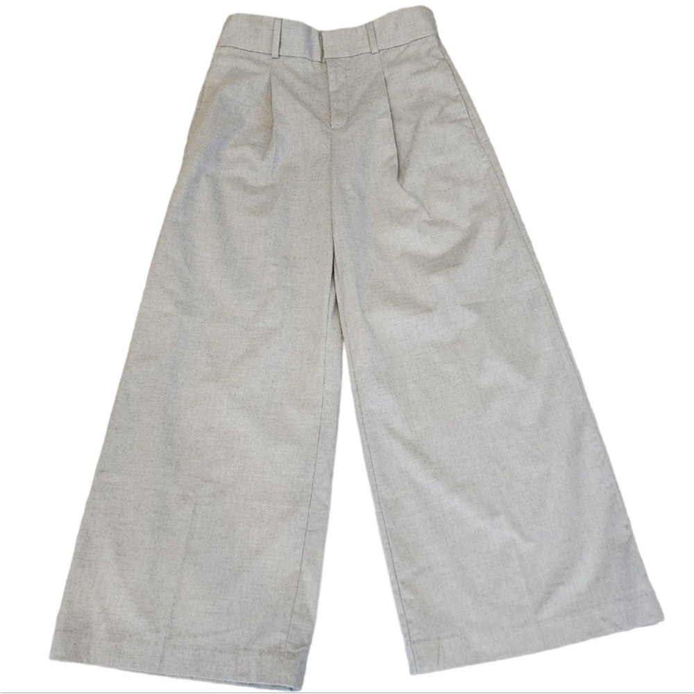NWT Banana Republic grey wideleg highrise soft faux wool pants. Stretch. Size 6.